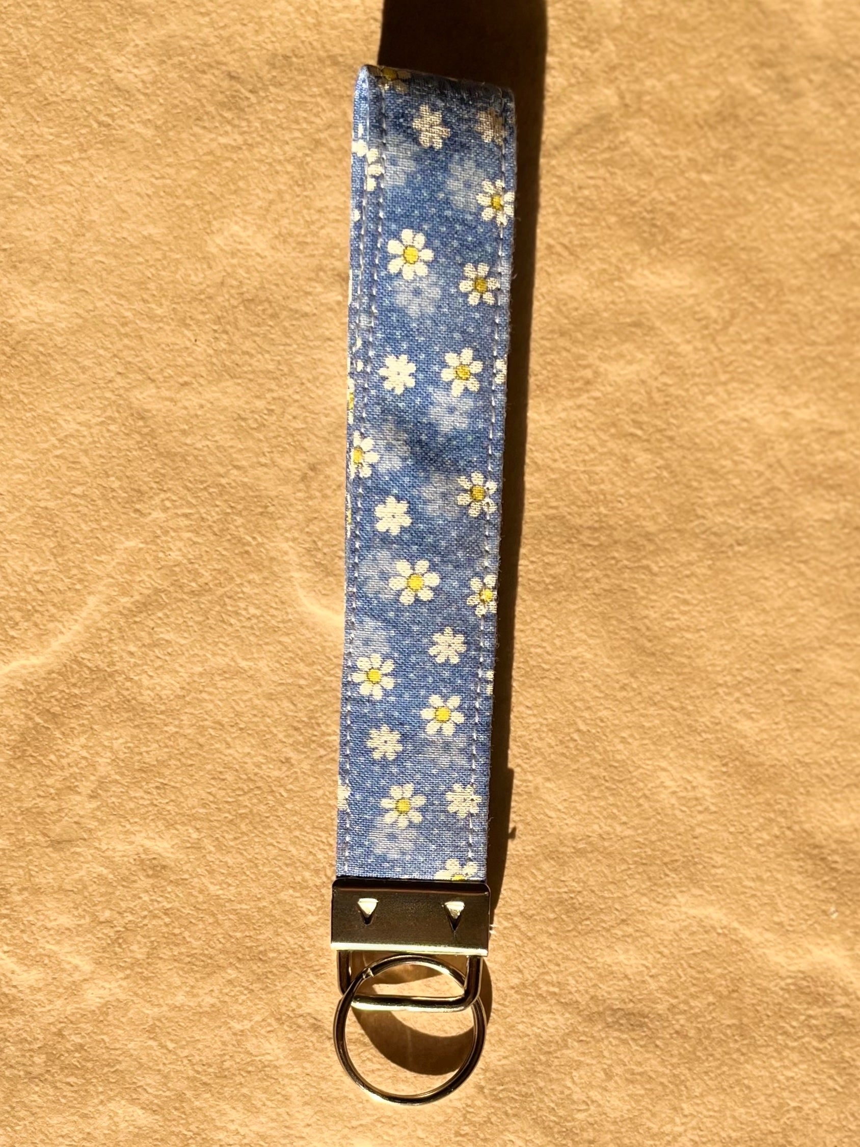 Daisy Bloom Wristlet