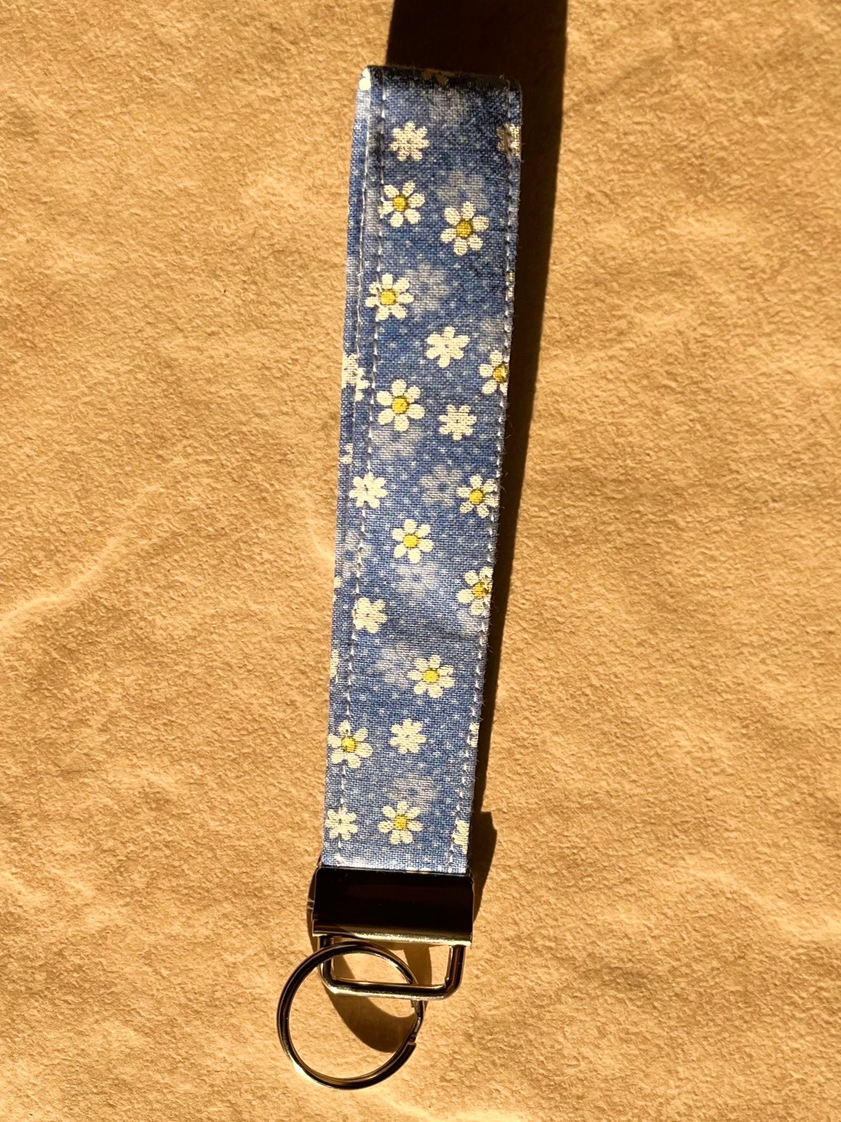 Daisy Bloom Wristlet