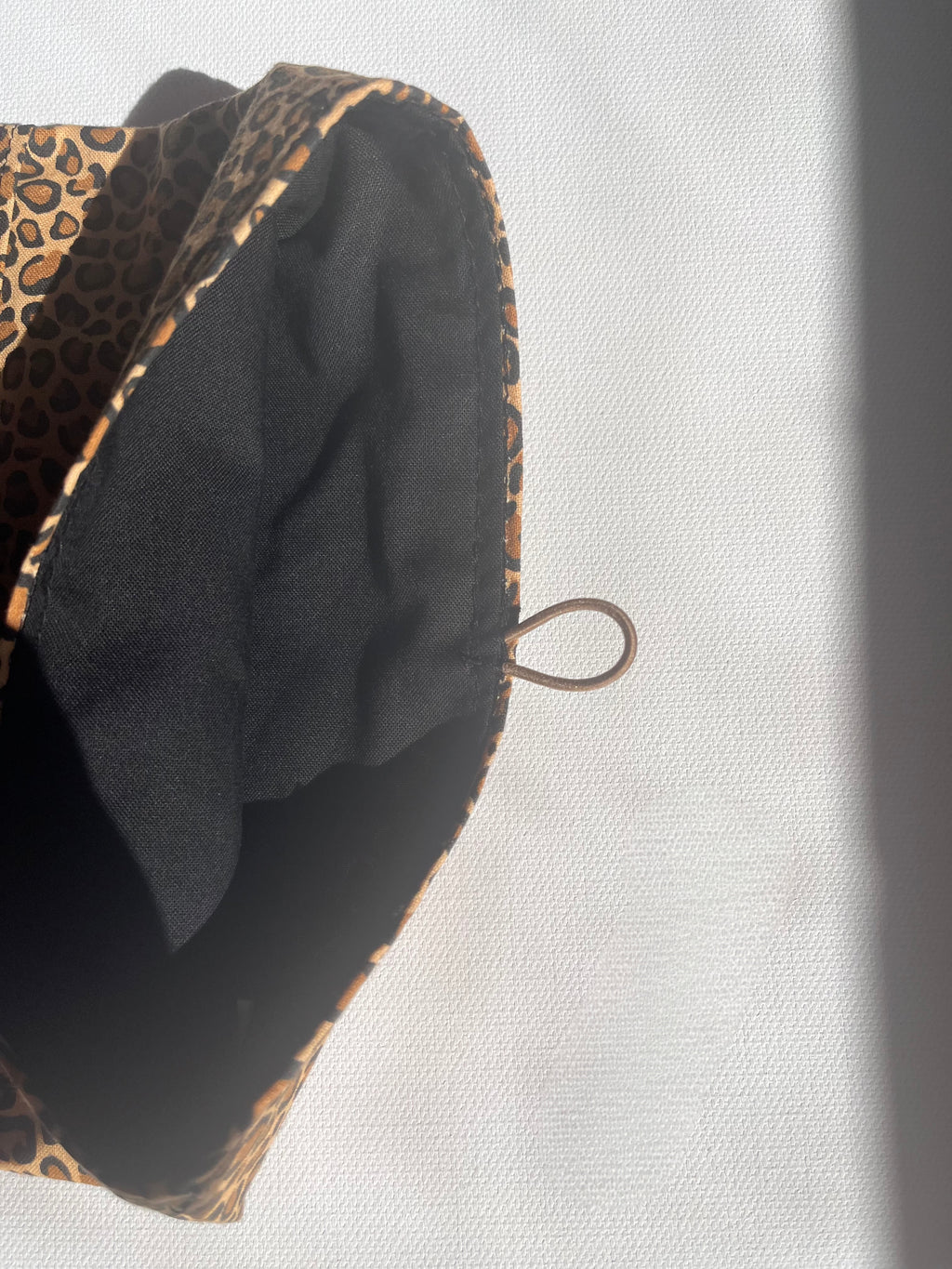 Leopard Print w Front Pocket Book Sleeve