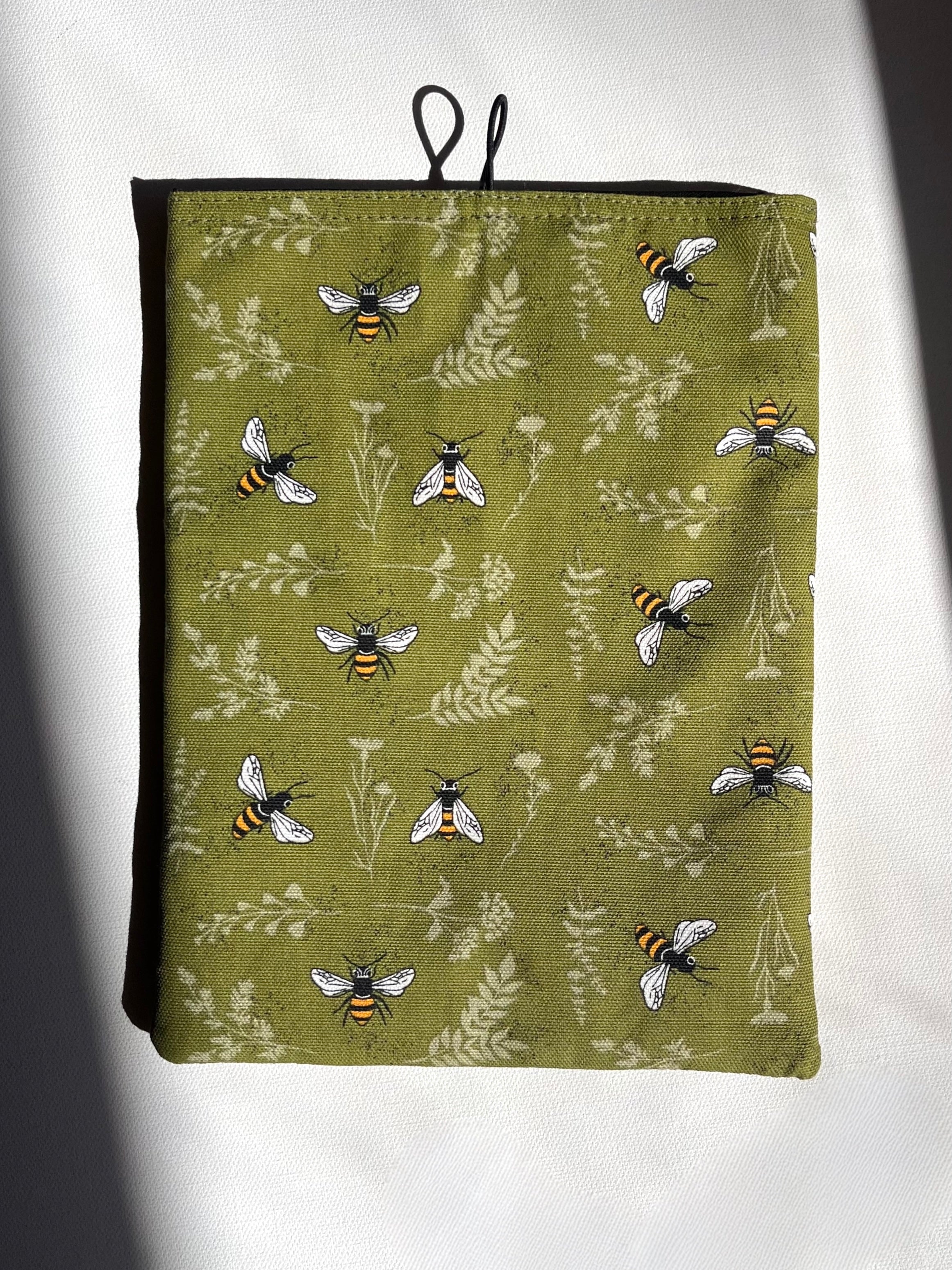 Bee Print w Front Pocket Book Sleeve