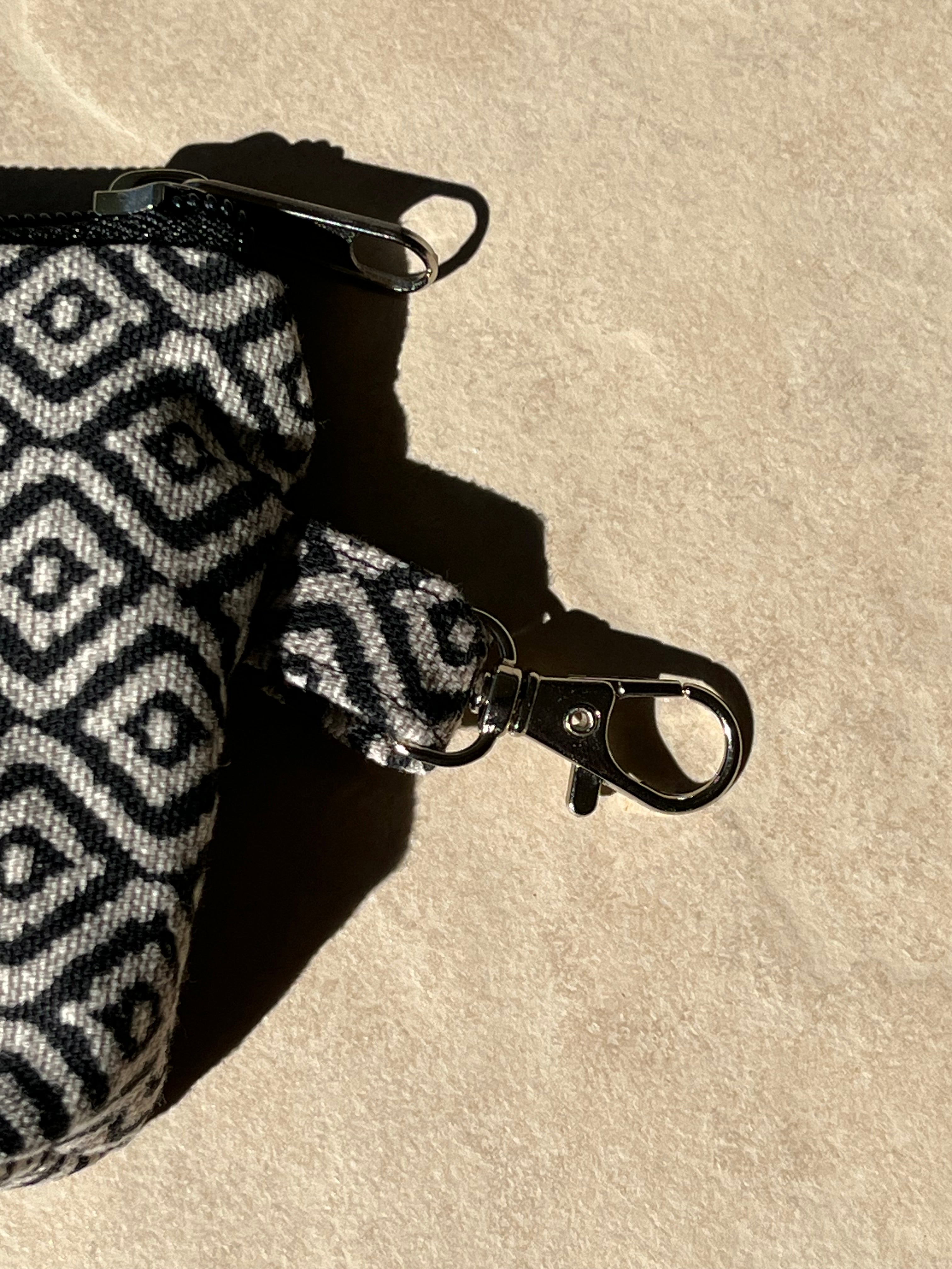 Compact Diamond Zipper Pouch