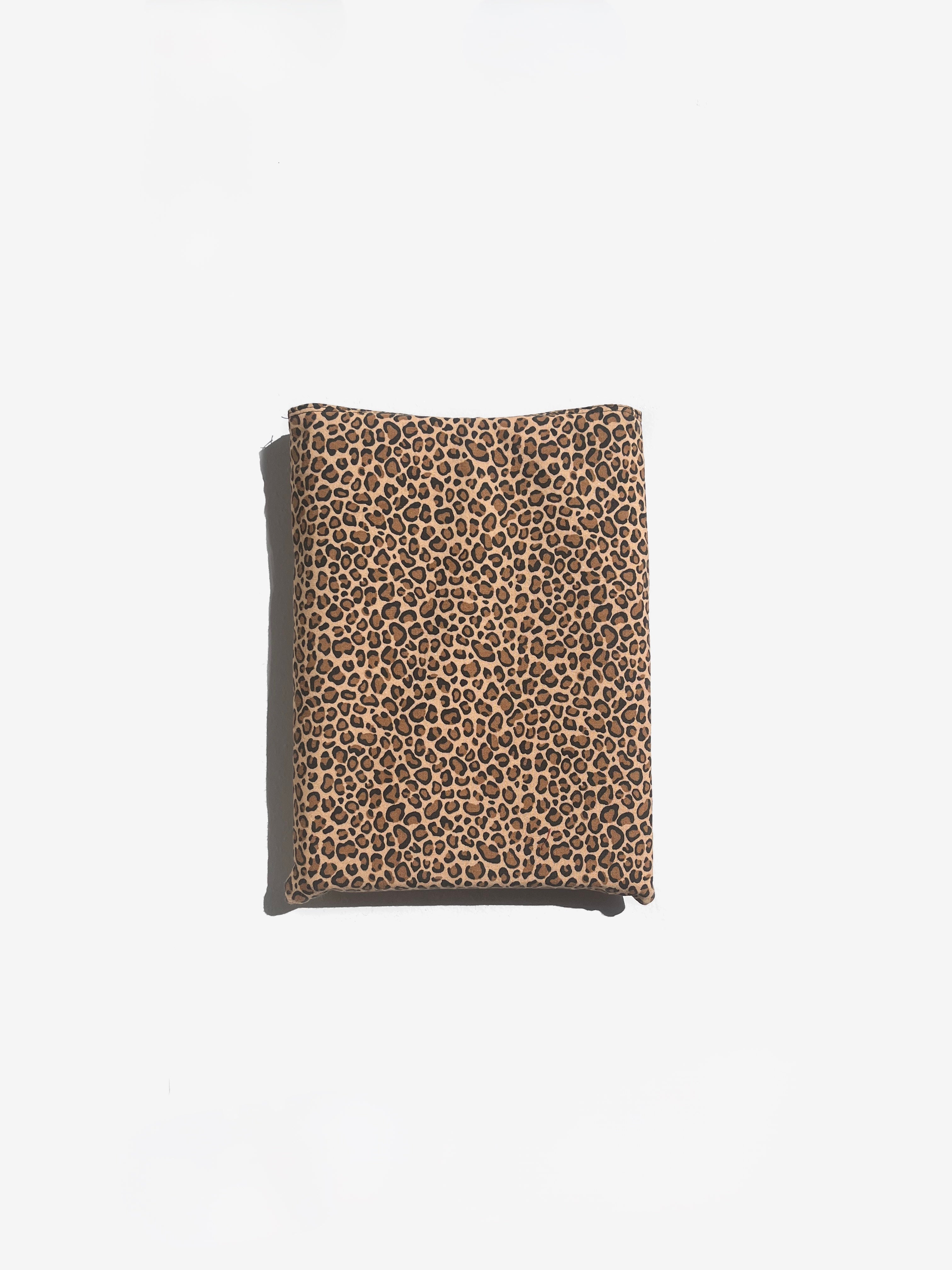 Leopard Print w Front Pocket Book Sleeve