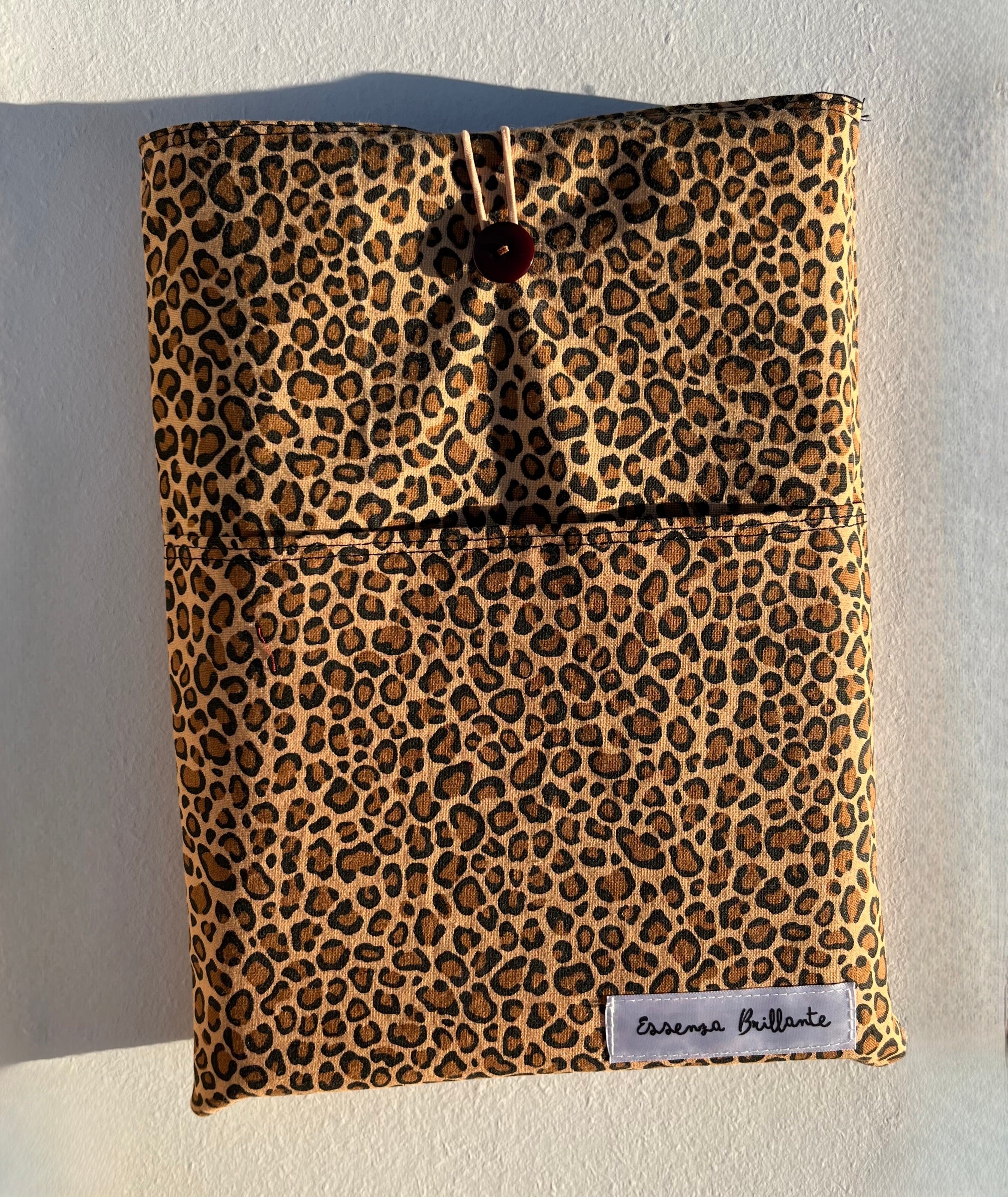 Leopard Print w Front Pocket Book Sleeve